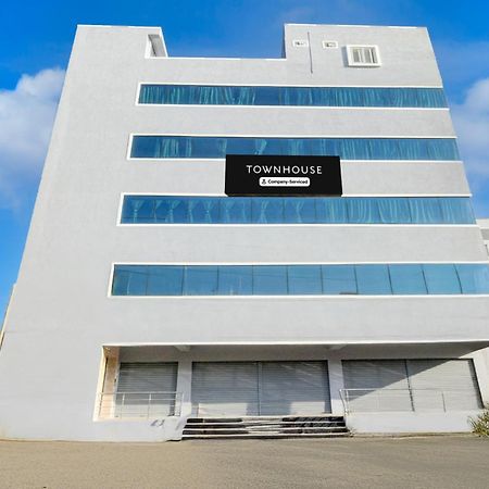 Super Townhouse Kukatpally North Formerly Munagala Arcade Hyderabad Exterior foto
