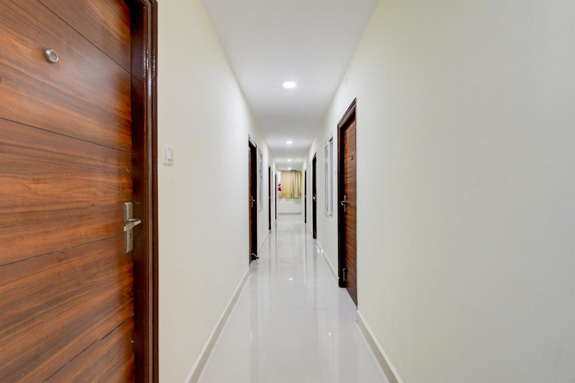 Super Townhouse Kukatpally North Formerly Munagala Arcade Hyderabad Exterior foto