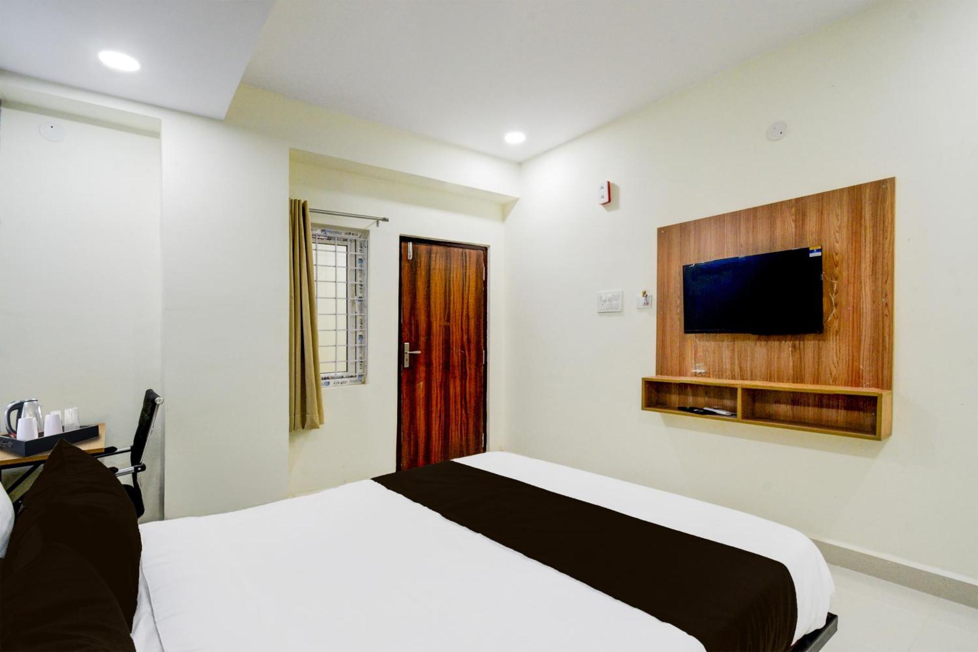 Super Townhouse Kukatpally North Formerly Munagala Arcade Hyderabad Exterior foto