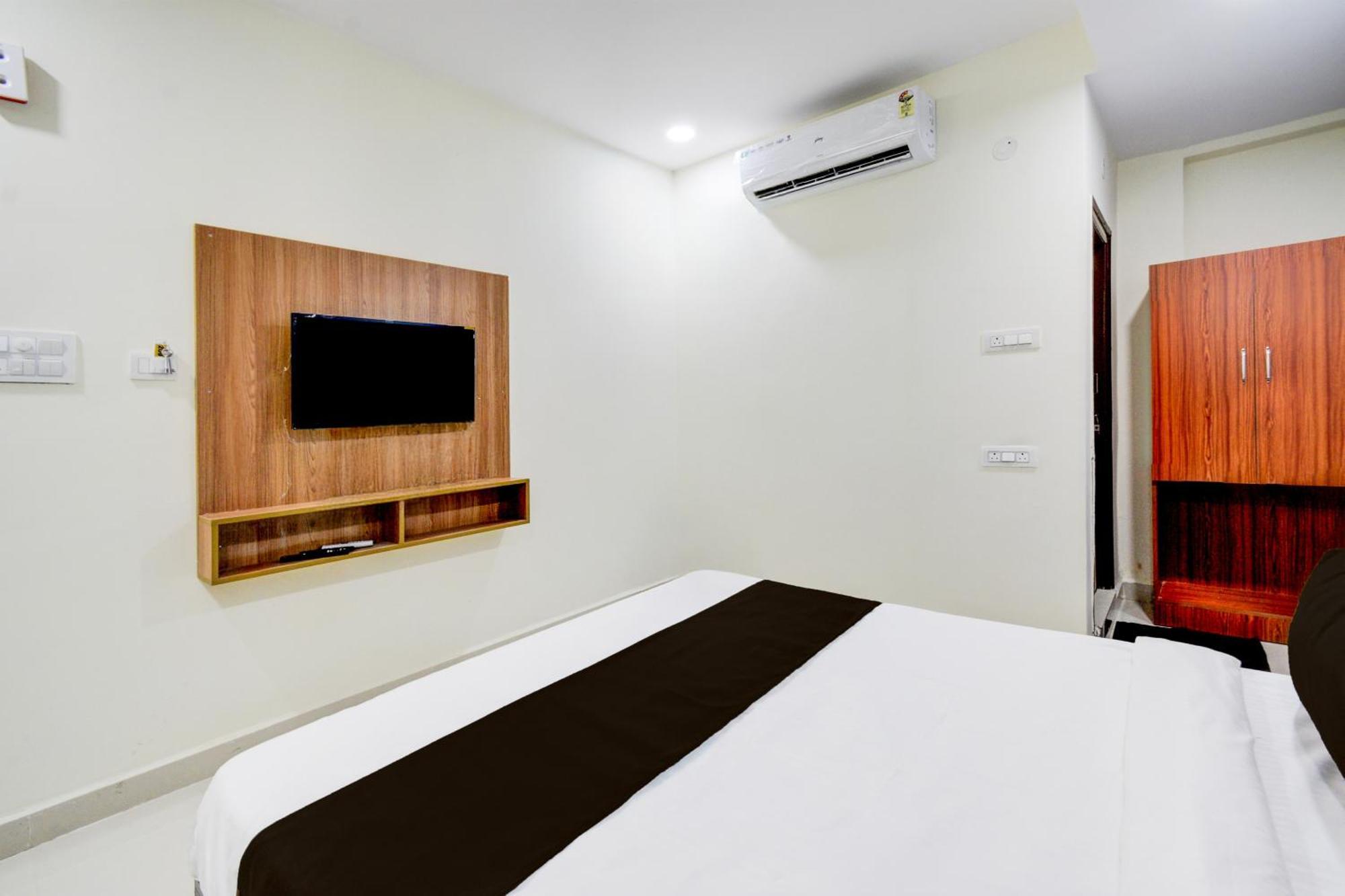 Super Townhouse Kukatpally North Formerly Munagala Arcade Hyderabad Exterior foto