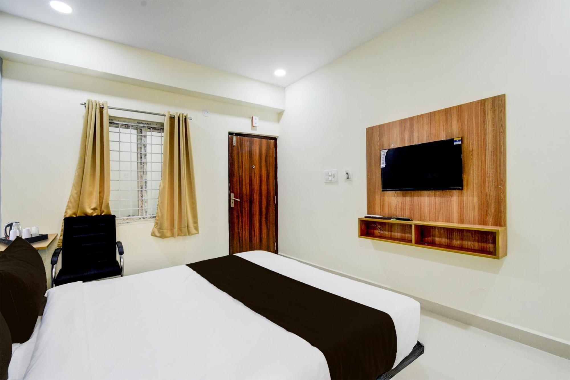 Super Townhouse Kukatpally North Formerly Munagala Arcade Hyderabad Exterior foto