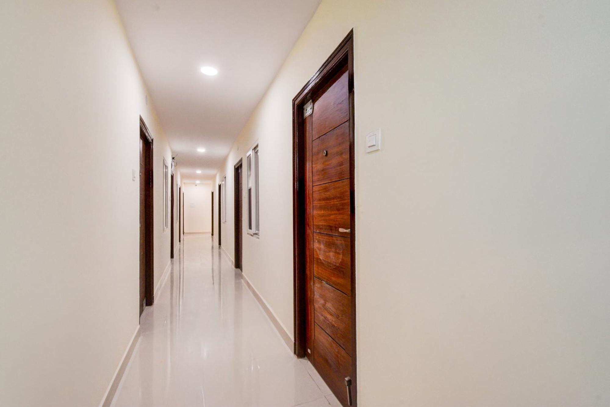 Super Townhouse Kukatpally North Formerly Munagala Arcade Hyderabad Exterior foto