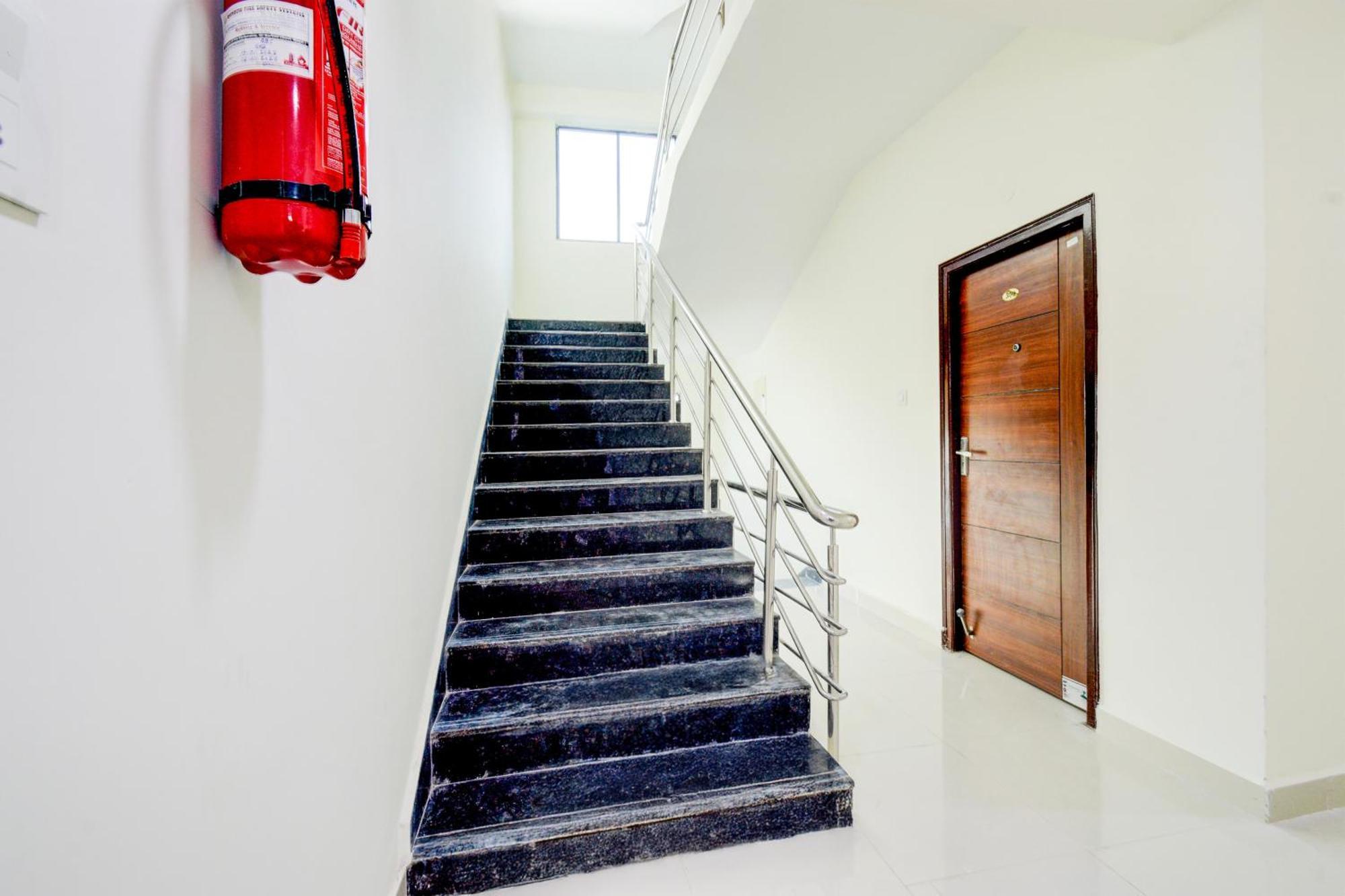 Super Townhouse Kukatpally North Formerly Munagala Arcade Hyderabad Exterior foto